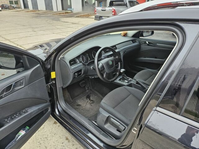 Черный Шкода Суперб, объемом двигателя 2 л и пробегом 310 тыс. км за 11750 $, фото 5 на Automoto.ua