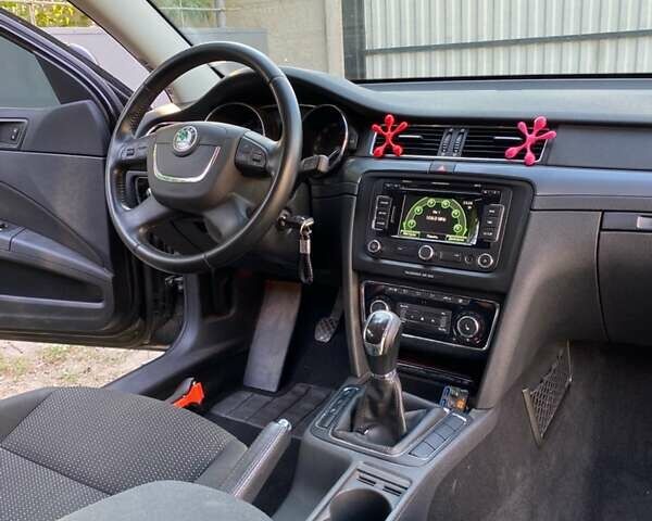 Черный Шкода Суперб, объемом двигателя 1.6 л и пробегом 245 тыс. км за 9400 $, фото 10 на Automoto.ua