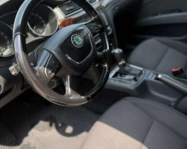 Чорний Шкода Суперб, об'ємом двигуна 1.97 л та пробігом 333 тис. км за 14200 $, фото 15 на Automoto.ua