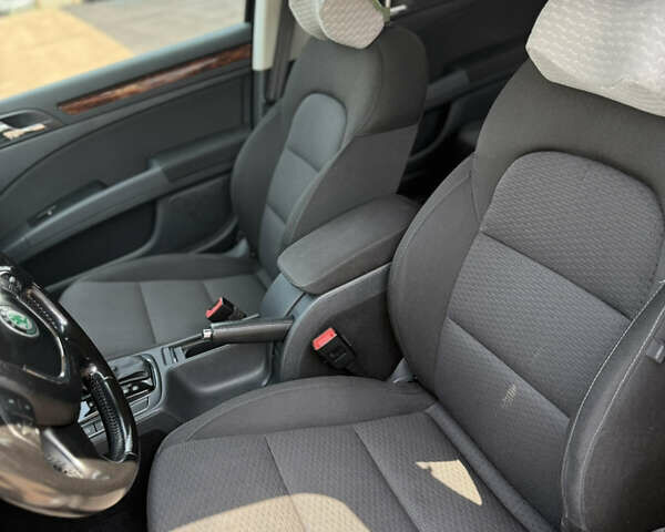 Чорний Шкода Суперб, об'ємом двигуна 1.97 л та пробігом 333 тис. км за 14200 $, фото 13 на Automoto.ua