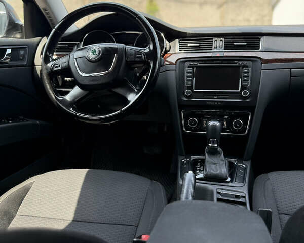 Чорний Шкода Суперб, об'ємом двигуна 1.97 л та пробігом 333 тис. км за 14200 $, фото 11 на Automoto.ua