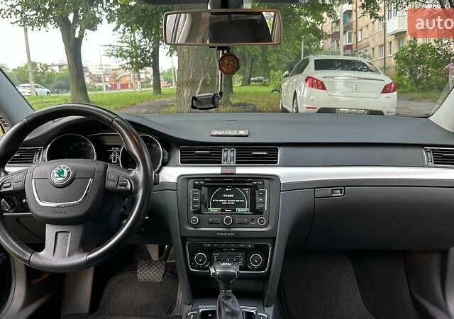 Чорний Шкода Суперб, об'ємом двигуна 2 л та пробігом 237 тис. км за 12500 $, фото 24 на Automoto.ua