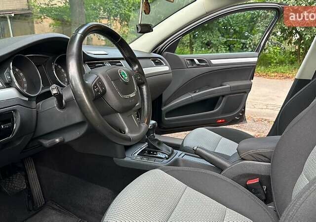 Чорний Шкода Суперб, об'ємом двигуна 2 л та пробігом 237 тис. км за 12500 $, фото 17 на Automoto.ua