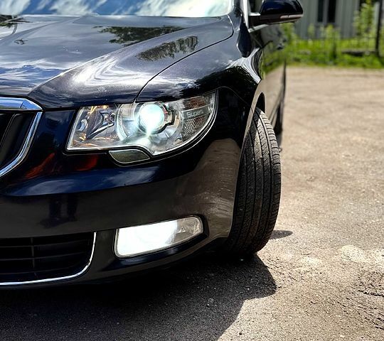 Чорний Шкода Суперб, об'ємом двигуна 2 л та пробігом 305 тис. км за 11600 $, фото 8 на Automoto.ua