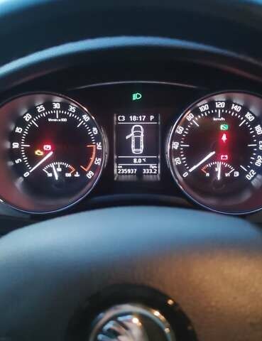 Шкода Суперб 2013 у Кицмане на Automoto.ua Чорний Шкода Суперб, об'ємом двигуна 2 л та пробігом 235 тис. км за 13400 $, фото 10 на Automoto.ua