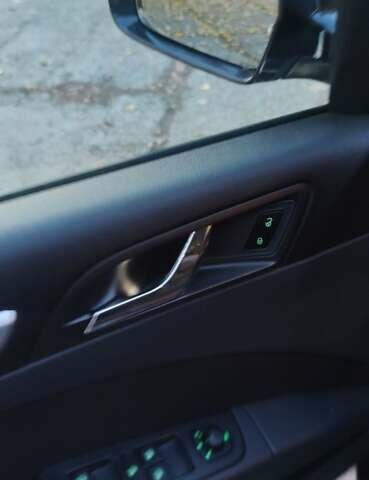 Шкода Суперб 2013 у Кицмане на Automoto.ua Чорний Шкода Суперб, об'ємом двигуна 2 л та пробігом 235 тис. км за 13400 $, фото 13 на Automoto.ua