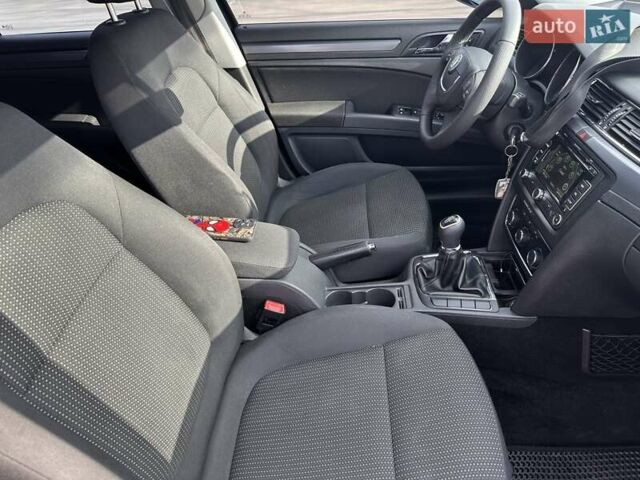 Шкода Суперб 2013 в Ровно на Automoto.ua Черный Шкода Суперб, объемом двигателя 1.6 л и пробегом 377 тыс. км за 8499 $, фото 22 на Automoto.ua