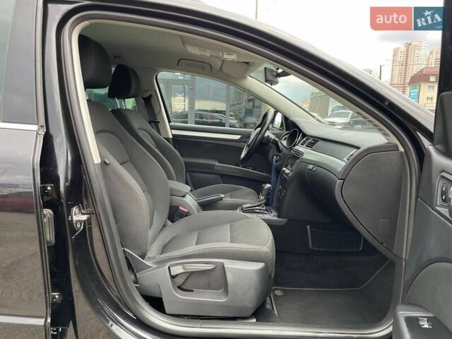 Шкода Суперб 2014 у Києві на Automoto.ua Чорний Шкода Суперб, об'ємом двигуна 1.97 л та пробігом 236 тис. км за 13990 $, фото 10 на Automoto.ua