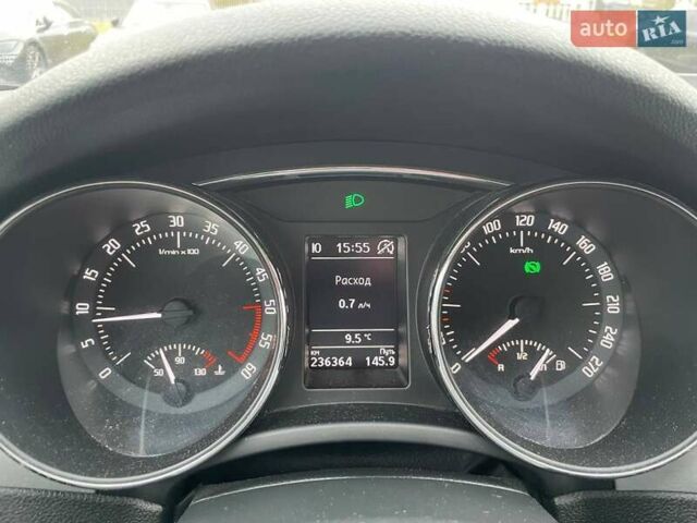 Шкода Суперб 2014 у Києві на Automoto.ua Чорний Шкода Суперб, об'ємом двигуна 1.97 л та пробігом 236 тис. км за 13990 $, фото 17 на Automoto.ua