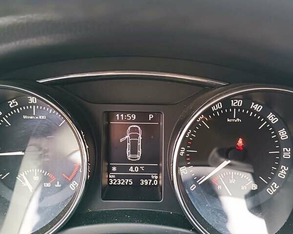 Черный Шкода Суперб, объемом двигателя 2 л и пробегом 323 тыс. км за 4632 $, фото 6 на Automoto.ua