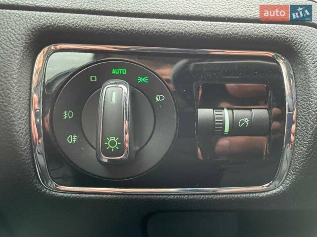 Шкода Суперб 2014 у Києві на Automoto.ua Чорний Шкода Суперб, об'ємом двигуна 1.97 л та пробігом 236 тис. км за 13990 $, фото 15 на Automoto.ua