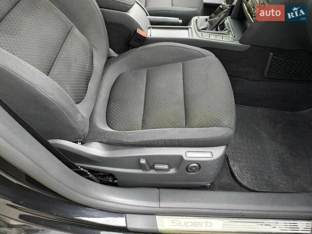Черный Шкода Суперб, объемом двигателя 1.97 л и пробегом 294 тыс. км за 14500 $, фото 15 на Automoto.ua