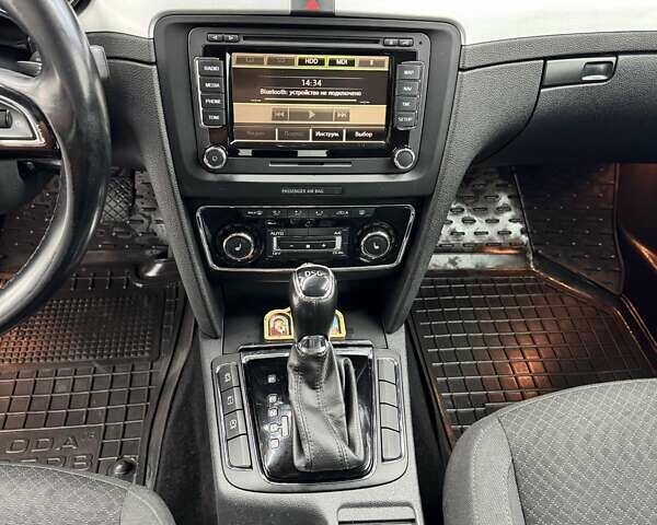 Шкода Суперб 2015 у Черкасах на Automoto.ua Чорний Шкода Суперб, об'ємом двигуна 1.97 л та пробігом 236 тис. км за 13799 $, фото 8 на Automoto.ua