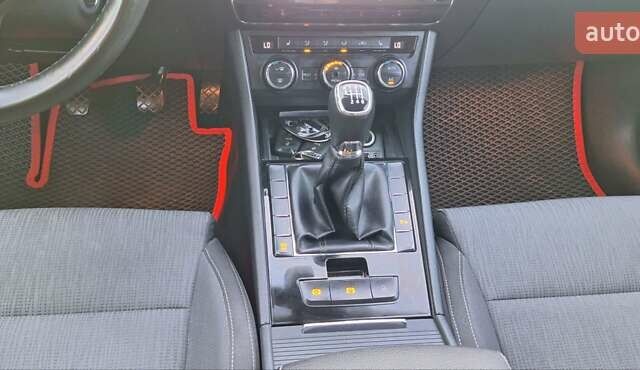 Черный Шкода Суперб, объемом двигателя 0 л и пробегом 192 тыс. км за 14700 $, фото 77 на Automoto.ua