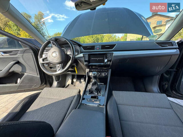 Чорний Шкода Суперб, об'ємом двигуна 2 л та пробігом 270 тис. км за 16900 $, фото 4 на Automoto.ua