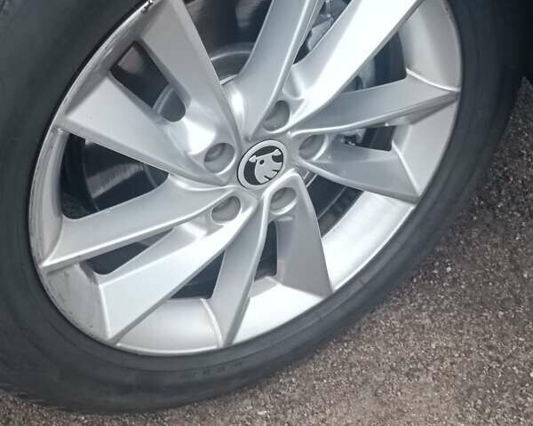 Черный Шкода Суперб, объемом двигателя 1.6 л и пробегом 262 тыс. км за 16200 $, фото 10 на Automoto.ua