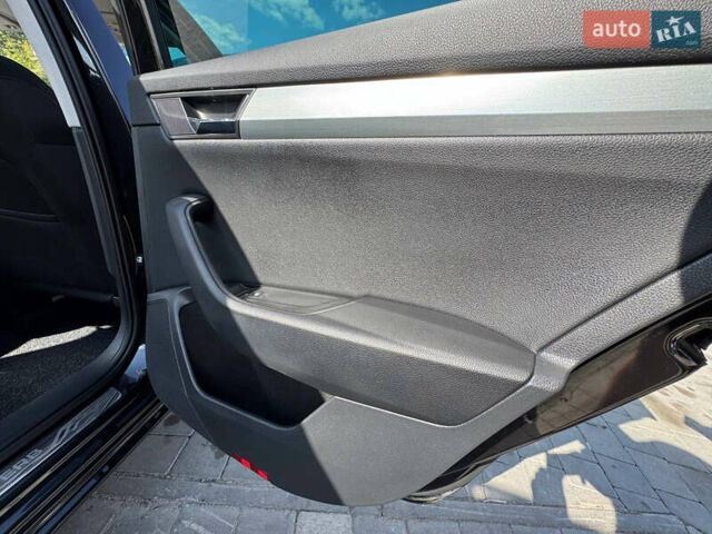 Чорний Шкода Суперб, об'ємом двигуна 2 л та пробігом 270 тис. км за 16900 $, фото 25 на Automoto.ua
