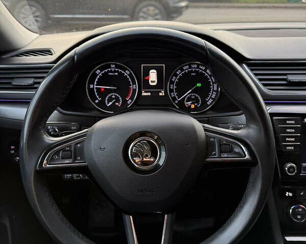 Черный Шкода Суперб, объемом двигателя 2 л и пробегом 252 тыс. км за 16999 $, фото 16 на Automoto.ua