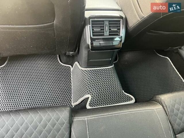 Черный Шкода Суперб, объемом двигателя 1.97 л и пробегом 251 тыс. км за 16800 $, фото 15 на Automoto.ua