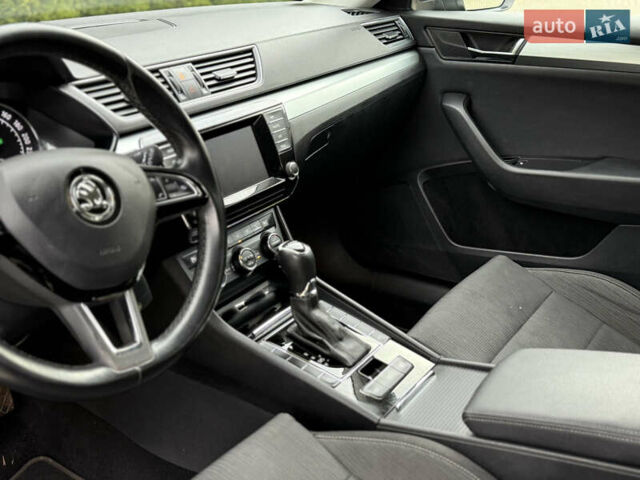 Шкода Суперб 2017 у Самборе на Automoto.ua Чорний Шкода Суперб, об'ємом двигуна 2 л та пробігом 244 тис. км за 13500 $, фото 32 на Automoto.ua