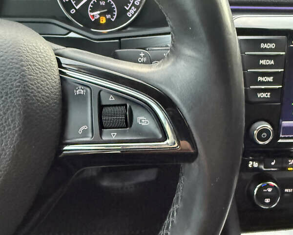 Черный Шкода Суперб, объемом двигателя 2 л и пробегом 252 тыс. км за 16999 $, фото 18 на Automoto.ua