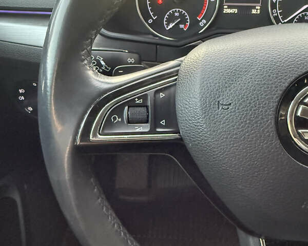 Черный Шкода Суперб, объемом двигателя 2 л и пробегом 252 тыс. км за 16999 $, фото 17 на Automoto.ua