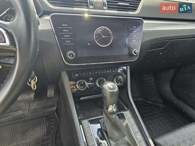 Чорний Шкода Суперб, об'ємом двигуна 2 л та пробігом 250 тис. км за 18700 $, фото 23 на Automoto.ua