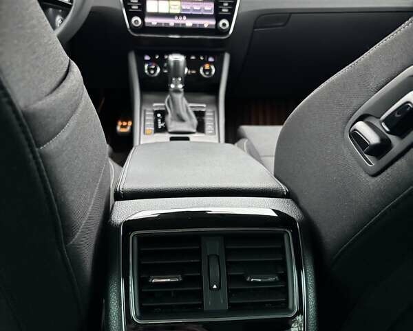 Черный Шкода Суперб, объемом двигателя 2 л и пробегом 220 тыс. км за 25000 $, фото 11 на Automoto.ua