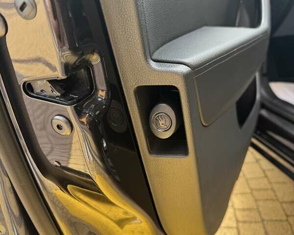 Черный Шкода Суперб, объемом двигателя 1.97 л и пробегом 193 тыс. км за 27500 $, фото 2 на Automoto.ua