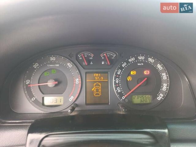 Шкода Суперб 2002 у Ужгороді на Automoto.ua Чорний Шкода Суперб, об'ємом двигуна 2.5 л та пробігом 280 тис. км за 3200 $, фото 33 на Automoto.ua