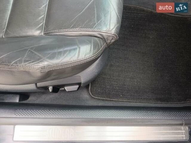 Шкода Суперб 2002 у Ужгороді на Automoto.ua Чорний Шкода Суперб, об'ємом двигуна 2.5 л та пробігом 280 тис. км за 3200 $, фото 41 на Automoto.ua