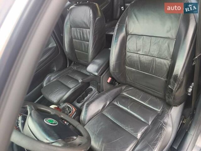 Шкода Суперб 2002 у Ужгороді на Automoto.ua Чорний Шкода Суперб, об'ємом двигуна 2.5 л та пробігом 280 тис. км за 3200 $, фото 49 на Automoto.ua