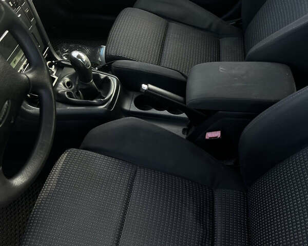 Шкода Суперб 2003 у Києві на Automoto.ua Чорний Шкода Суперб, об'ємом двигуна 1.78 л та пробігом 260 тис. км за 4250 $, фото 5 на Automoto.ua