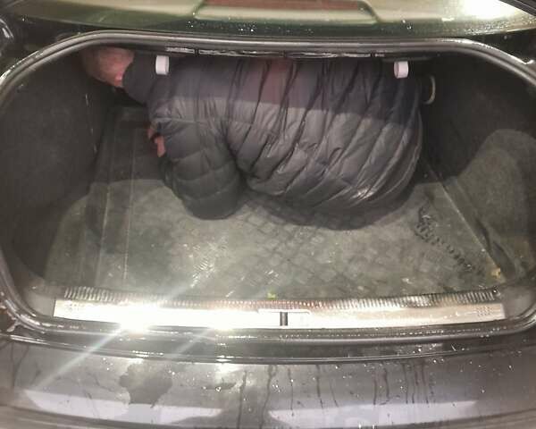 Чорний Шкода Суперб, об'ємом двигуна 2.5 л та пробігом 360 тис. км за 2600 $, фото 2 на Automoto.ua