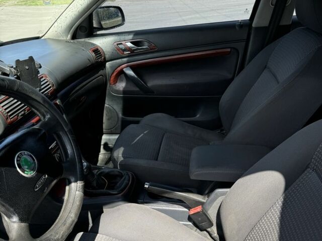 Черный Шкода Суперб, объемом двигателя 1.9 л и пробегом 419 тыс. км за 4800 $, фото 6 на Automoto.ua