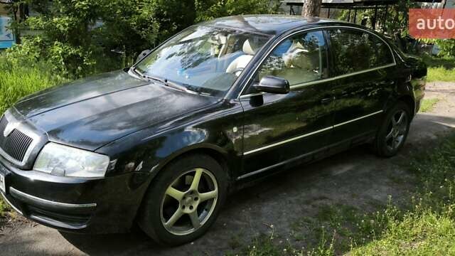 Черный Шкода Суперб, объемом двигателя 2.5 л и пробегом 303 тыс. км за 5900 $, фото 1 на Automoto.ua