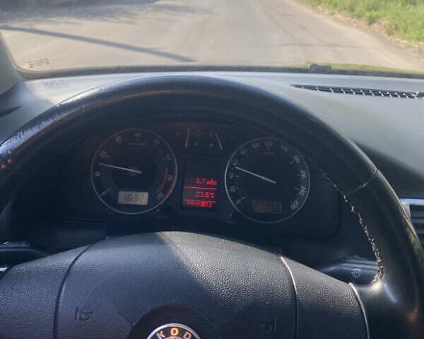 Черный Шкода Суперб, объемом двигателя 1.8 л и пробегом 215 тыс. км за 7000 $, фото 7 на Automoto.ua