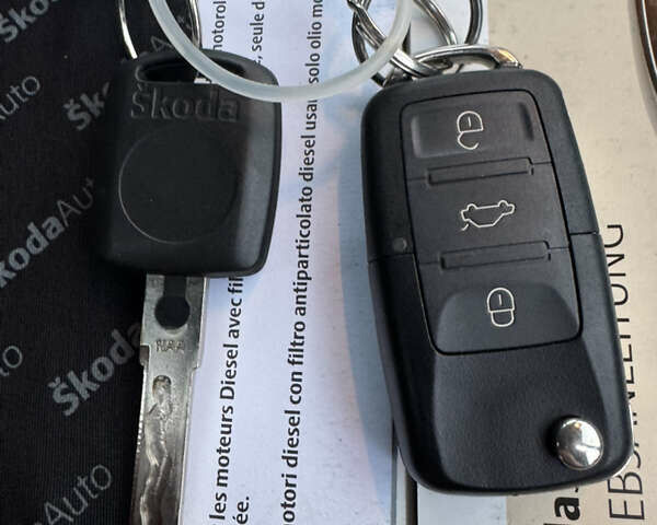 Черный Шкода Суперб, объемом двигателя 2 л и пробегом 295 тыс. км за 7000 $, фото 13 на Automoto.ua