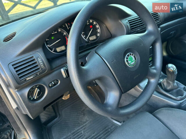 Черный Шкода Суперб, объемом двигателя 1.8 л и пробегом 156 тыс. км за 5700 $, фото 11 на Automoto.ua