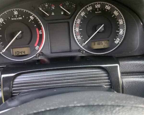 Черный Шкода Суперб, объемом двигателя 1.9 л и пробегом 318 тыс. км за 5700 $, фото 5 на Automoto.ua