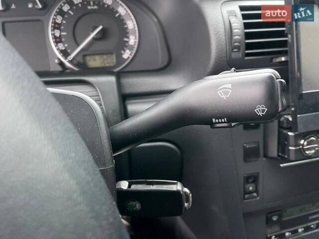 Черный Шкода Суперб, объемом двигателя 1.8 л и пробегом 261 тыс. км за 7990 $, фото 19 на Automoto.ua