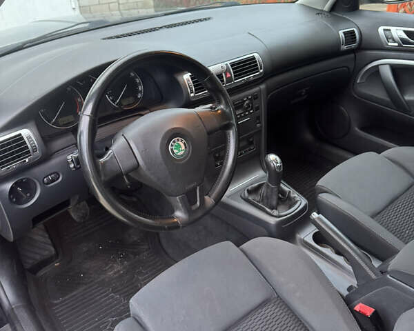 Черный Шкода Суперб, объемом двигателя 2 л и пробегом 295 тыс. км за 7000 $, фото 2 на Automoto.ua