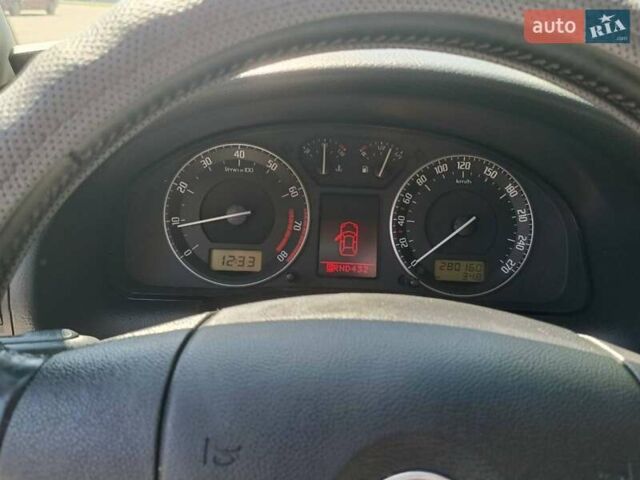 Черный Шкода Суперб, объемом двигателя 1.8 л и пробегом 303 тыс. км за 5000 $, фото 2 на Automoto.ua