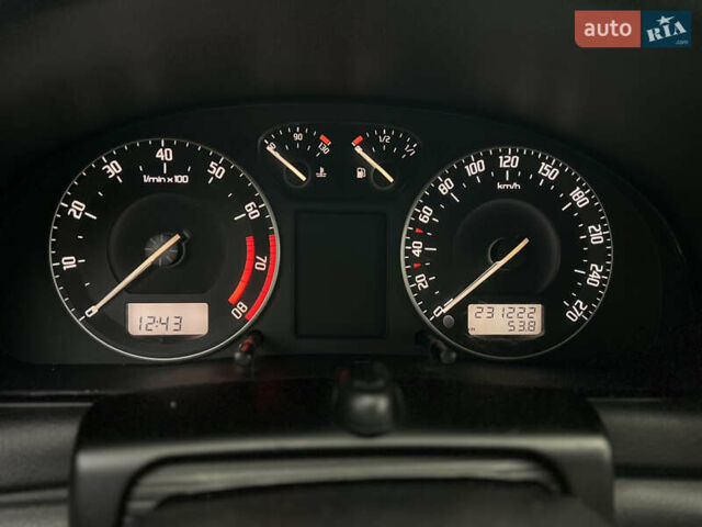 Шкода Суперб 2007 у Києві на Automoto.ua Чорний Шкода Суперб, об'ємом двигуна 1.8 л та пробігом 231 тис. км за 7300 $, фото 46 на Automoto.ua