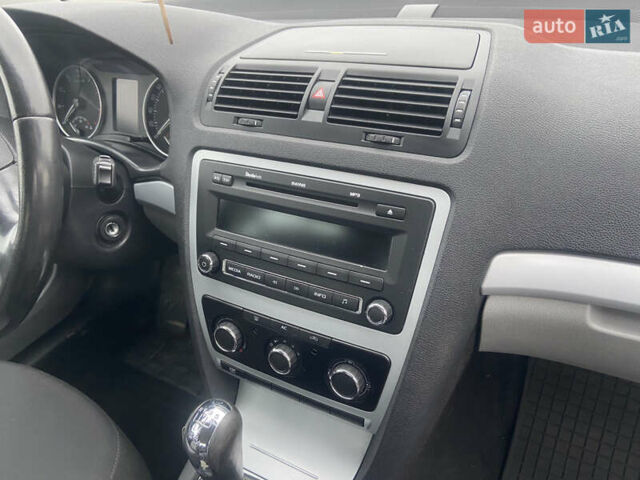 Черный Шкода Суперб, объемом двигателя 1.6 л и пробегом 239 тыс. км за 6700 $, фото 10 на Automoto.ua