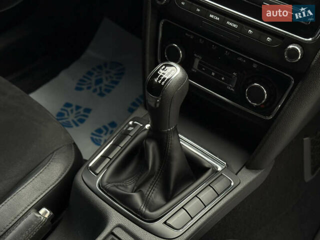 Черный Шкода Суперб, объемом двигателя 1.8 л и пробегом 277 тыс. км за 8300 $, фото 8 на Automoto.ua