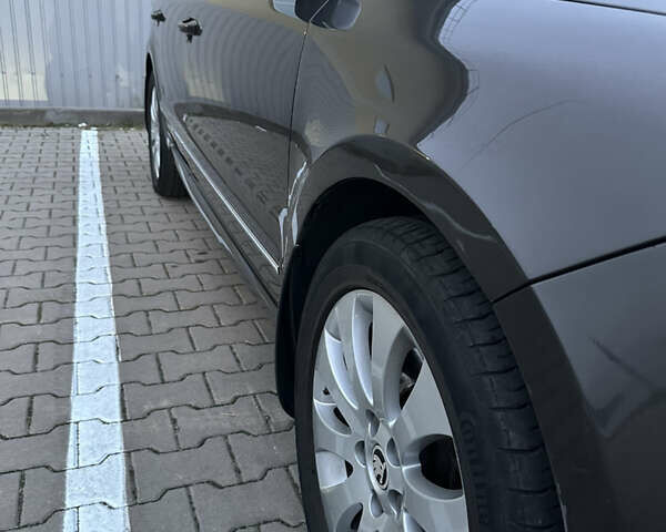 Черный Шкода Суперб, объемом двигателя 2 л и пробегом 310 тыс. км за 10500 $, фото 2 на Automoto.ua