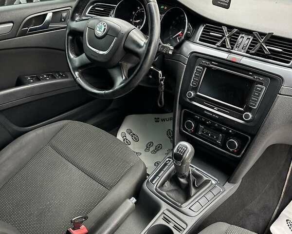 Черный Шкода Суперб, объемом двигателя 1.8 л и пробегом 295 тыс. км за 7400 $, фото 4 на Automoto.ua