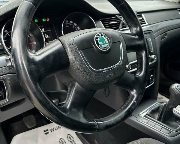 Черный Шкода Суперб, объемом двигателя 1.8 л и пробегом 295 тыс. км за 7400 $, фото 5 на Automoto.ua