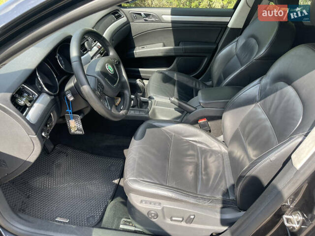 Черный Шкода Суперб, объемом двигателя 2 л и пробегом 312 тыс. км за 11500 $, фото 20 на Automoto.ua